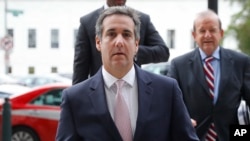 លោកMichael Cohen មេធាវី​ផ្ទាល់​ខ្លួន​របស់​លោក​ប្រធានាធិបតី ដូណាល់ ត្រាំ អញ្ជើញ​ទៅ​វិមាន​សភា Capitol Hill ក្នុង​រដ្ឋធានី​វ៉ាស៊ីនតោន កាលពី​ថ្ងៃទី១៩ ខែកញ្ញា ឆ្នាំ២០១៧។