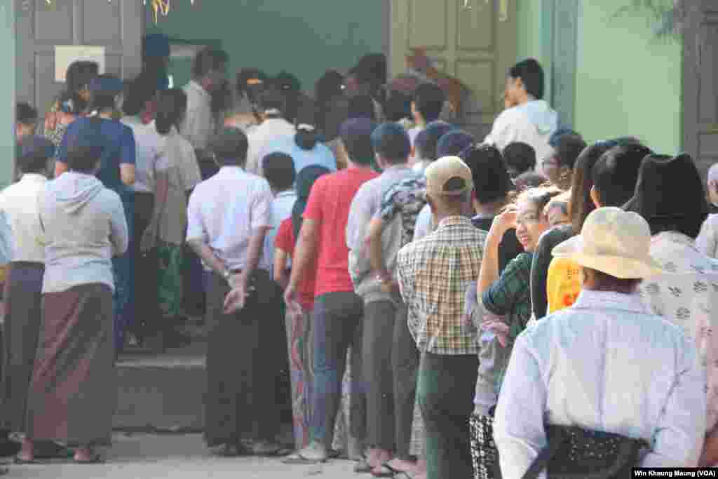 Myanmada o'tgan parlament saylovlarida Aun San Su Kiy boshliq muxolif partiya, Demokratiy uchun milliy liganing qo'li baland kelgan. Hukmron partiya mag'lubiyatini tan olmoqda. Oxirgi chorak asrda o'tkazilgan ilk erkin saylovlar bu.