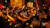 Ciudadanos israelíes protestan contra el primer ministro Benjamin Netanyahu y la respuesta de su gobierno a las consecuencias financieras de la crisis en la pandemia de COVID-19.