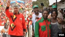 João Lourenço (esq) e Isaías Samakuva (dir)