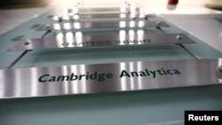 La empresa de datos dice que se ve obligada a cerrar sus puertas. Foto tomada en Londres, marzo 21, 2018. 