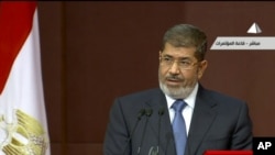 Presiden Morsi mengumumkan tanggal 15 Desember sebagai pelaksanaan referendum nasional bagi konstitusi baru Mesir, Sabtu (1/12). 