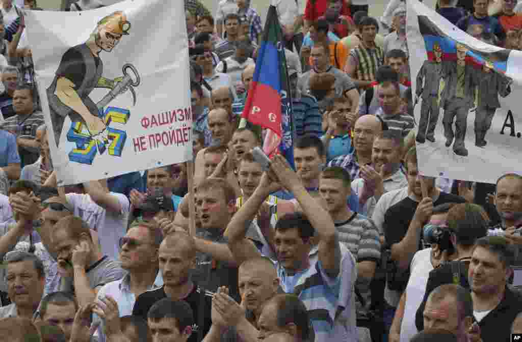 Coalminers in the Donbass coalfields have gone on an open-ended strike to demand Ukrainian troops and other forces leave the Donetsk Region, May 28, 2014.