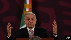 El presidente mexicano, Andrés Manuel López Obrador, da su conferencia de prensa matutina diaria en el Palacio Nacional en la Ciudad de México, el viernes 1 de marzo de 2024.
