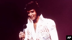 Elvis Presley saat berada di sebuah pementasan tahun 1973 (Foto: dok).