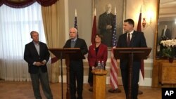 ამერიკელი სენატორები გრემი, მაკკეინი, კლობუჩარი, რიგა, 28 დეკემბერი, 2016