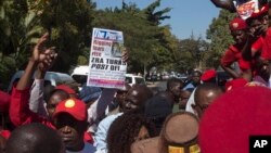 People protest the closure of The Post newspaper in Lusaka, Zambia, June 22, 2016. Zambia's government has closed the country's largest independently owned newspaper over unpaid taxes, but the paper's owner says the move is meant to shut him up before elections in August.