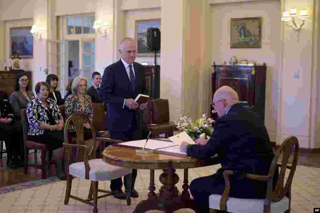 Malcolm Turnbull is sworn in by Australia's Governor-General Sir Peter Cosgrove as prime minister at Government House in Canberra, Sept. 15, 2015.