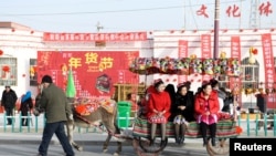 2019年1月31日慶祝中國新年新疆的維族人。