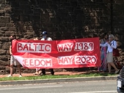 Washingtonians marched on Aug. 23, 2020 in support of protesters in Belarus. (Natalie Liu/VOA)