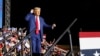 Trump planea amplias detenciones de inmigrantes indocumentados y campos de detención: informe