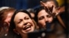 La candidata presidencial opositora en Venezuela, María Corina Machado, da un discurso ante la prensa y flanqueada por líderes de partidos antichavistas en Caracas, el 29 de enero de 2024.