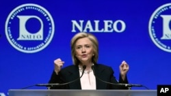 Por el lado demócrata sólo asistió a la conferencia anual de NALEO, Clinton y Bernie Sanders.