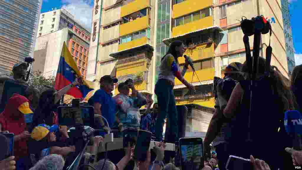 Machado “fue violentamente interceptada” tras su salida de la concentración opositora en Chacao.