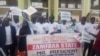 Gamayyar kungiyoyi masu zaman kansu da wasu kungiyoyin matasa sun yi zanga zangar lumana a birnin Zamfara, Gusau, kan yawan garkuwa da kashe kashen mutane da ake yi a Jihar.<br />
&nbsp;