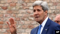 Kerry dijo el domingo que Hamas debe “mostrar un nivel de razonabilidad y aceptar la oferta de un cese el fuego”.