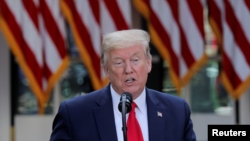 El mandatario estadounidese Donald Trump, sin ofrecer muchos detalles, dijo el lunes que espera que el líder norcoreano Kim "está bien" y adelantó que probablemente se ofrezca información sobre éste "próximamente".