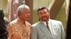 Marais Nelson Mandela wa Afrika Kusini na Jerry Rawlings wa Ghana mjini Ouagadougou kwenye mkutano wa OAU