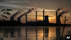 File: The coal-fired Plant Scherer, one of the nation's top carbon dioxide emitters, in Juliette, Ga., June, 3, 2017.