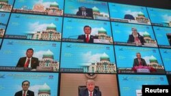 在馬來西亞吉隆坡舉行的2020年亞太經濟合作組織領導人會議在線畫面（2020年11月20日）。