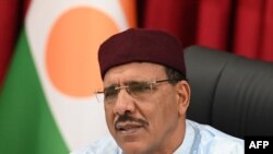 Rais wa Niger aliyeondolewa madarakani Mohamed Bazoum katika picha iliyochukuliwa huko Niamey. May 2, 2022.