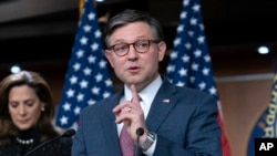 Спікер Палати представників США Майк Джонсон під час прес-конференції на Капітолійському пагорбі у Вашингтоні в середу, 10 квітня 2024 р. AP Photo/Jose Luis Magana