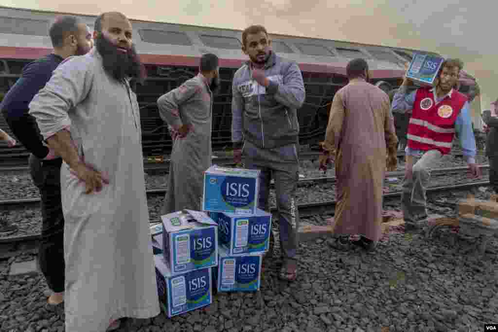 Egypt’s run-down railway system sees hundreds of accidents each year, including a series of crashes last spring that killed dozens, injured hundreds, and disrupted travel for workers and domestic tourists, in Banha, April 18, 2021. (Hamada Elrasam/VOA)
