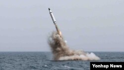 Corea del Norte se prepara para celebrar el 70 aniversario del partido gobernante y podría hacerlo con el lanzamiento de un misil balístico.