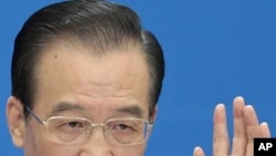 中國總理溫家寶在3月14 日的記者會上
