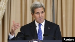 “Nuestra esperanza es que una política de normalización nos pondrá en una posición más fuerte para avanzar nuestro interés y nuestros valores y últimamente empoderar al pueblo cubano”, dijo Kerry.