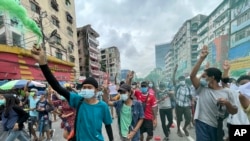 ရန်ကုန်မြို့ မင်္ဂလာတောင်ညွန့်မြို့နယ်မှာ တွေ့ရတဲ့ စစ်အာဏာဆန့်ကျင် ဆန္ဒပြသူများ။ (ဇူလိုင် ၁၁၊ ၂၀၂၁)