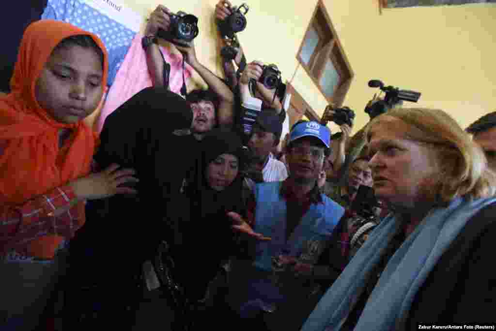 U.S. Assistant Secretary of State for Population, Refugees and Migration Anne Richard visits with Rohingya migrants at a temporary shelter in Kuala Cangkoi, Lhoksukon, Aceh province, June 2, 2015.