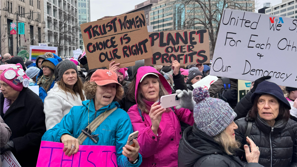 La mayoría de las personas que hacen parte de la "Marcha del Pueblo en Washington" son mujeres.