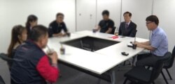 중국에서 체포된 탈북민 가족들이 지난해 5월 VOA에 가족들이 체포된 상황을 설명하며 북송만은 막아달라고 호소했다.