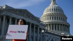 随着美国国会众议院一项法案的成功通过，“抖音”海外版TikTok在美国的运营陷入一场实质危机。分析认为，最新通过的这项法案针对性强，相较美国此前限制或禁止TikTok的政策行动，其合法性更难以撼动。美国议员强调，法案的目的是割裂TikTok与中国共产党的联系，禁令只是下策。不过，随着大选年给美国政坛带来的种种不确定因素，法案是否获得足够支持由总统签署成为法律，还是一个未知数。
