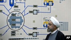 Presiden Iran Hassan Rouhani mengunjungi pembangkit listrik tenaga nuklir Bushehr (13/1), Iran selatan.