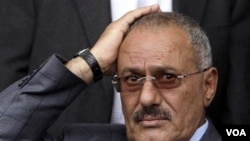 Presiden Yaman Ali Abdullah Saleh masih tinggal di Arab Saudi untuk menjalani penyembuhan.