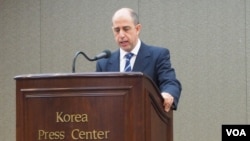토마스 오헤아 퀸타나 유엔 북한인권특별보고관이 10일 서울 프레스센터에서 기자회견을 열고 북한식당 종업원 면담 결과를 발표했다.