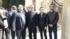 Oqtay Gülalıyev Baş Prokurorluğun binası qarşısında 