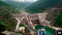 Bendungan Dachaoshan di bagian hulu Sungai Mekong di Dachaoshan, Provinsi Yunan, China.