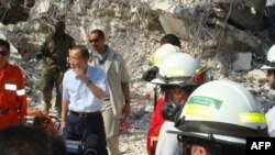 潘基文周日视察地震对联合国驻海地总部的损害