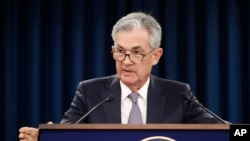 Powell dijo en una conferencia de prensa el miércoles que se necesitaría una "reevaluación material" de las perspectivas del banco central para recortes adicionales.