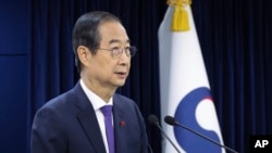 韩国代总统韩德洙在首尔发表讲话。(2024年12月26日)
