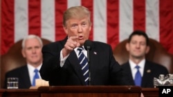 Shugaba Trump yana jawabi gaban 'yan Majalisun Tarayyar Amurka. 