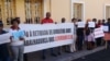 Nesta imagem de arquivo, trabalhadore em greve