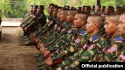 ရက္ခိုင့်တပ်မတော် AA ဗိုလ်သင်တန်းဆင်းပွဲအခမ်းအနားဓါတ်ပုံဟောင်း (ဓါတ်ပုံ- AA Info Desk)