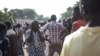 Les habitants du quartier majoritairement musulman du PK5 manifestent devant le siège de la MINUSCA à Bangui, le 11 avril 2018.