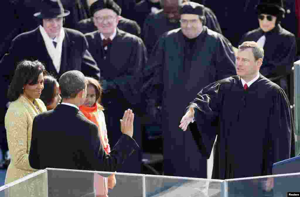 Pengambilan sumpah jabatan Presiden Barack Obama pada 2009. (Reuters/Rick Wilking)