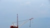 Imagen de plataforma instalada para la colocación de una turbina en un parque eólico frente al Océano Atlántico en Rhode Island, EE.UU., en julio de 2015. [Reuters].