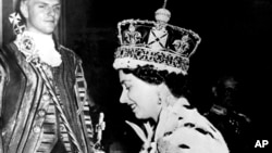 รวมพระบรมฉายาลักษณ์ตลอดพระชนม์ชีพ สมเด็จพระราชินีเอลิซาเบ็ธที่ 2